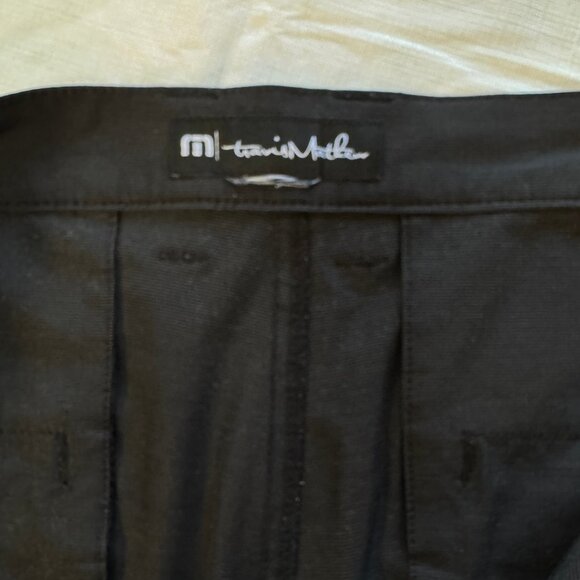 Travis Mathew Golf Shorts Men's 34 Black Flat Front Casual Polyester 10" Inseam - Picture 7 of 11